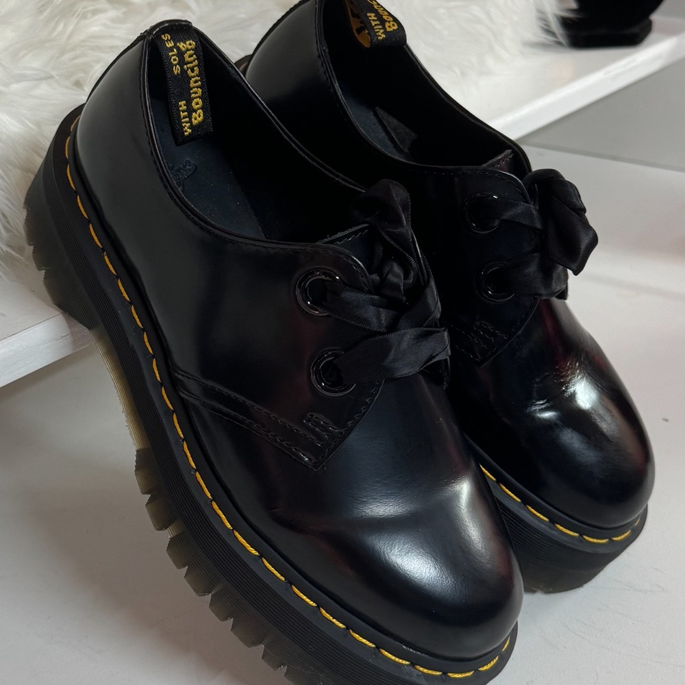 Dr MARTENS *HOLLY *WOMEN'S LEATHER PLATFORM SHOES Size 7 NEW